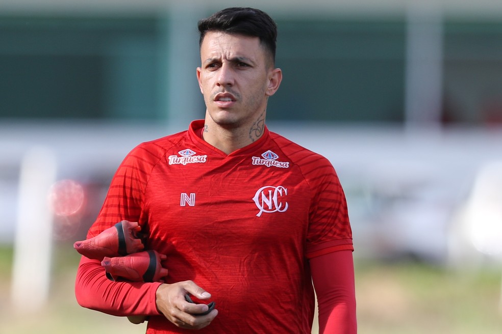 No Náutico, Jean Carlos se irrita com vaias a Gilmar Dal ...