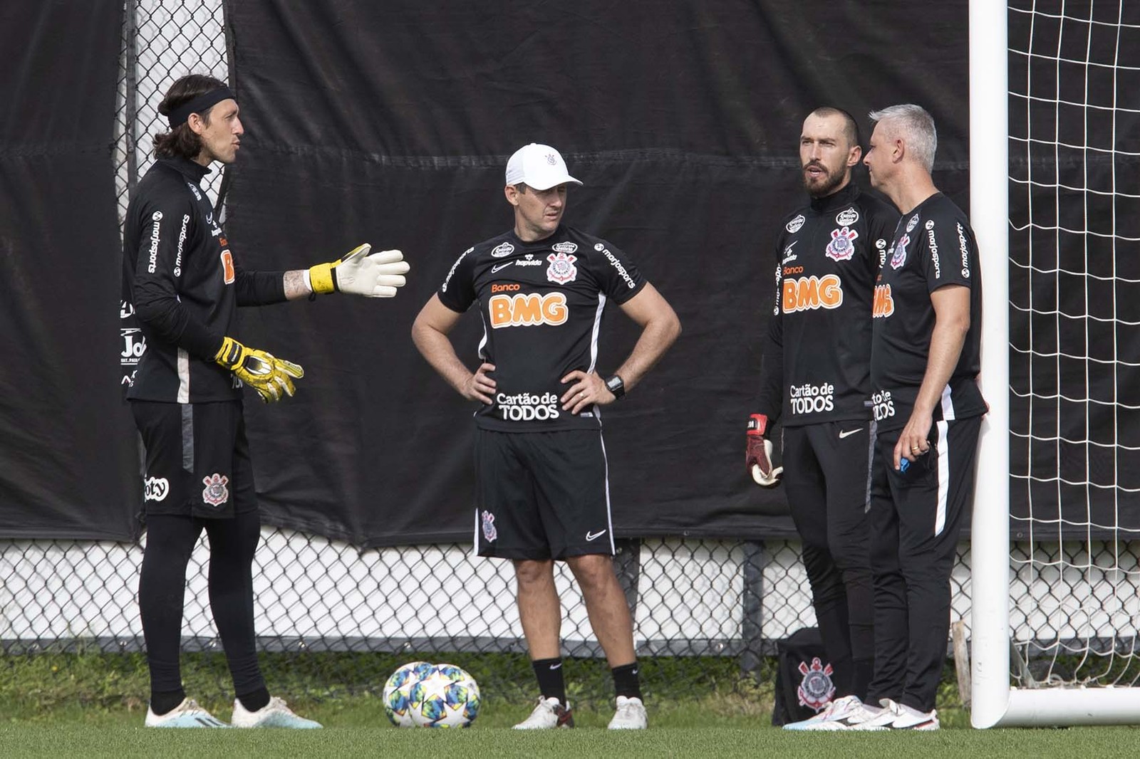 COMENTE: Você concorda com a opção de Tiago Nunes por Cássio como capitão?