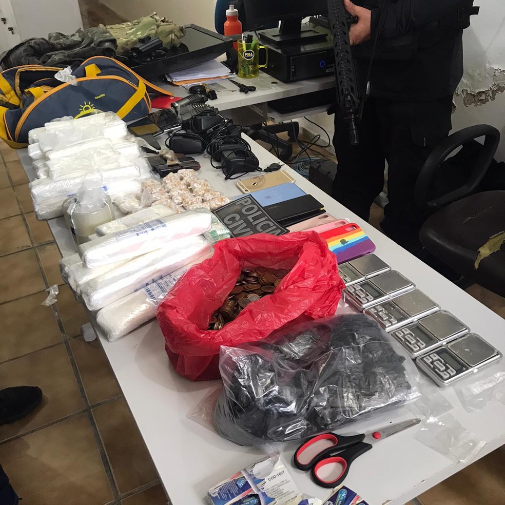 Polícia Civil apreende material que seria utilizado para tráfico de drogas — Foto: Kléber Teixeira - Intertv Cabugi