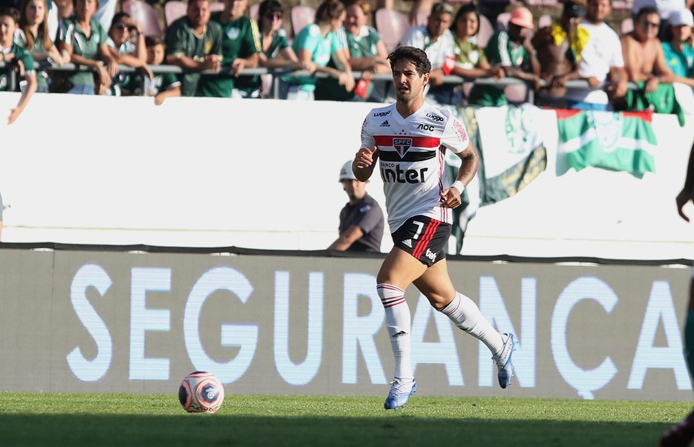 Alexandre Pato em jogo do São Paulo contra o Palmeiras — Foto: Rubens Chiri / saopaulofc.net