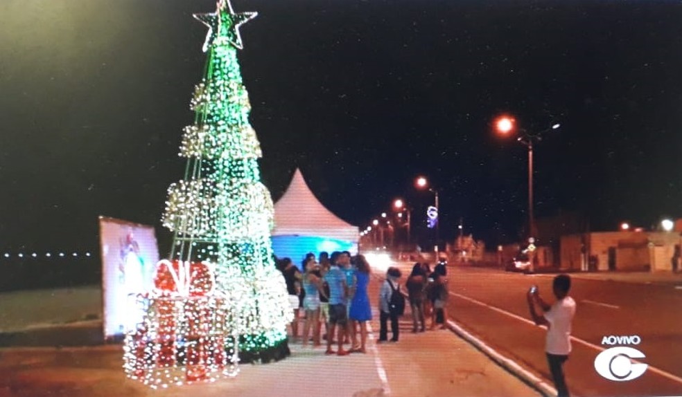 Árvore de Natal é inaugurada no Sobral, em Maceió | 2018 | G1