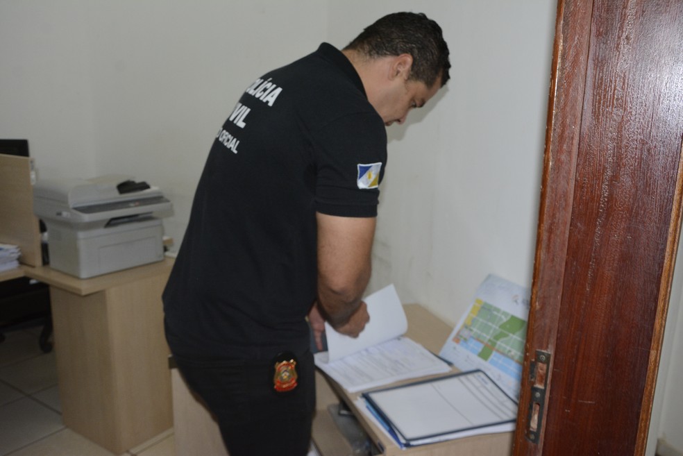 Agentes cumpriram mandados em Araguaína  — Foto: Dennis Tavares/SSP/Divulgação