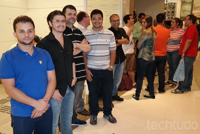 Fila para comprar o iPhone 6 começou a se formar na manhã do dia 13 (Foto: Laura Rezende/TechTudo)