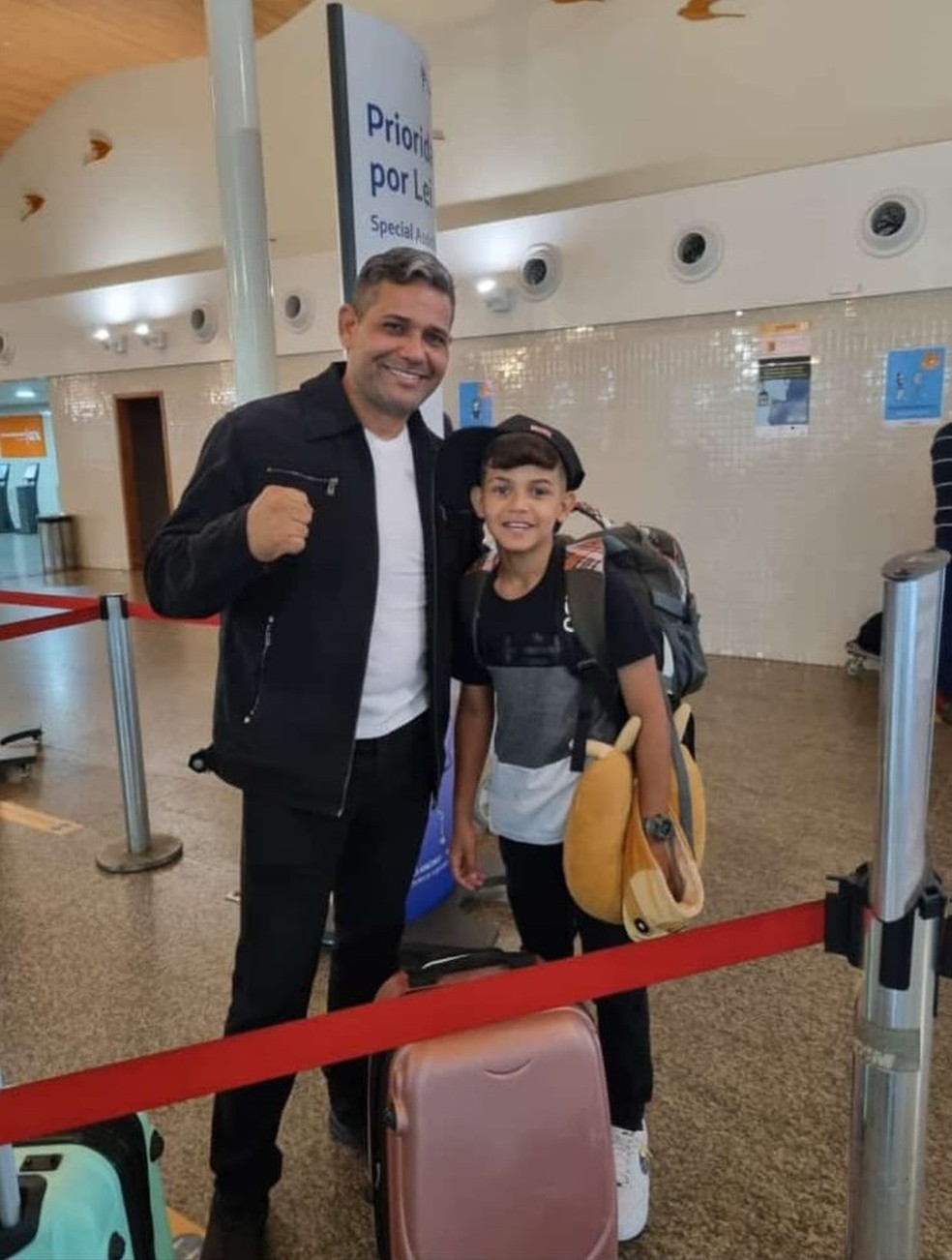 Levy Azevedo (E) e Bryan Adrian (D) embarcam para participar no Pan Am Séries III, em São Paulo — Foto: Arquivo pessoal/Levy Azevedo