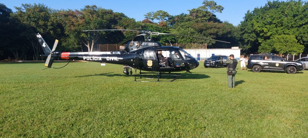 Operação contou com auxílio do Helicóptero Pelicano do Serviço Aerotático (SAT/Deic). — Foto: Polícia Civil/Divulgação