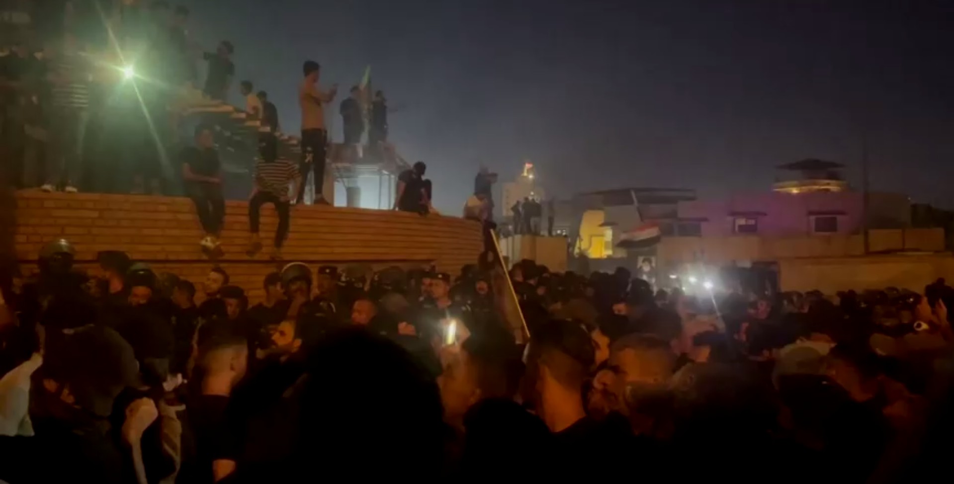 Embaixada da Suécia em Bagdá é invadida e incendiada