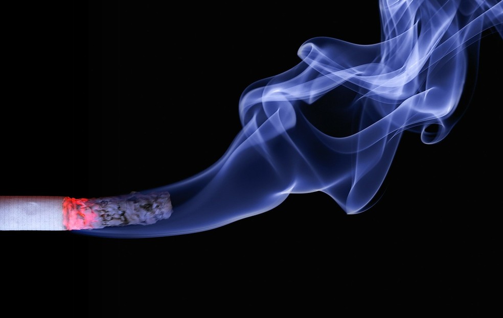 Hábito de fumar pode diminuir diâmetro dos vasos sanguíneos — Foto: Ralf Kunze/Pixabay