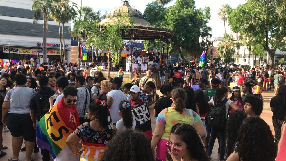 Parada da Diversidade em Cuiabá — Foto: Nathália Okde/G1