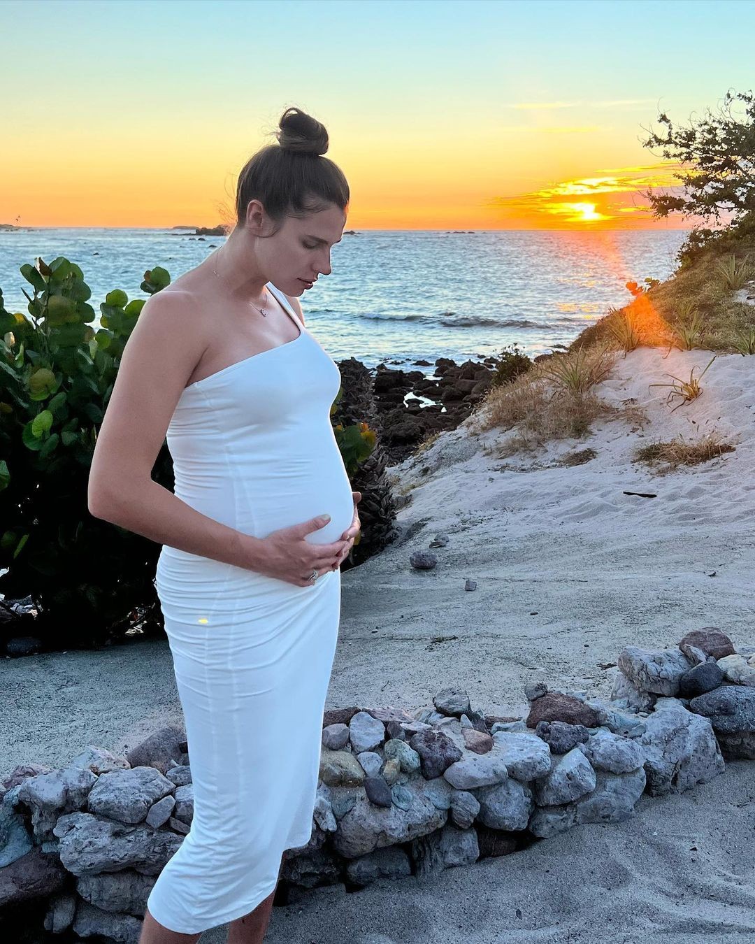 Candace Parker mostra barriga de grávida da mulher, Anna, em novas fotos nas redes (Foto: Reprodução / Instagram)
