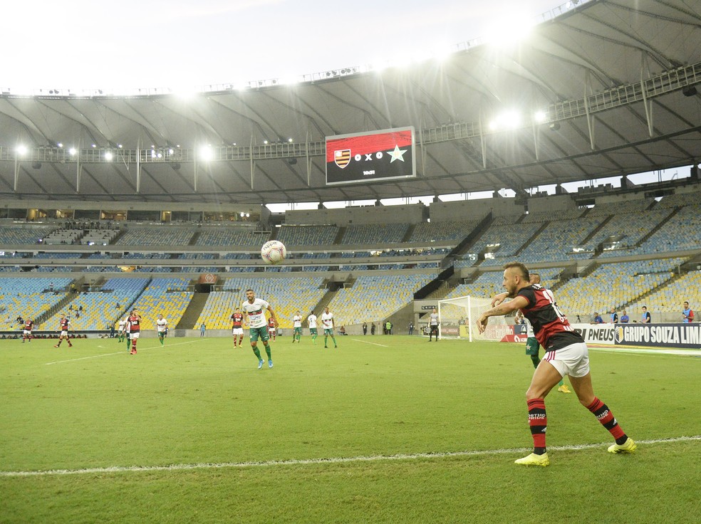 Rafinha durante a partida entre Flamengo e Portuguesa — Foto: André Durão