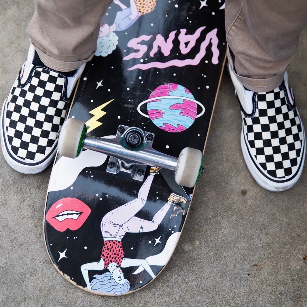 O Vans Checkerboard Slip-On, um clássico que simboliza a transformação da marca dos surfistas para o ícone da cultura sneaker (Foto: Reprodução/Instagram)