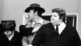 Entre 1967 e 1971, Jô interpretou o mordomo Gordon na série “Família trapo”, com Ronald Golias, da TV Record. O programa foi criado por ele e Carlos Alberto de Nóbrega