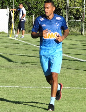 Gilson quer aproveitar brecha de Mena e se tornar titular do Cruzeiro