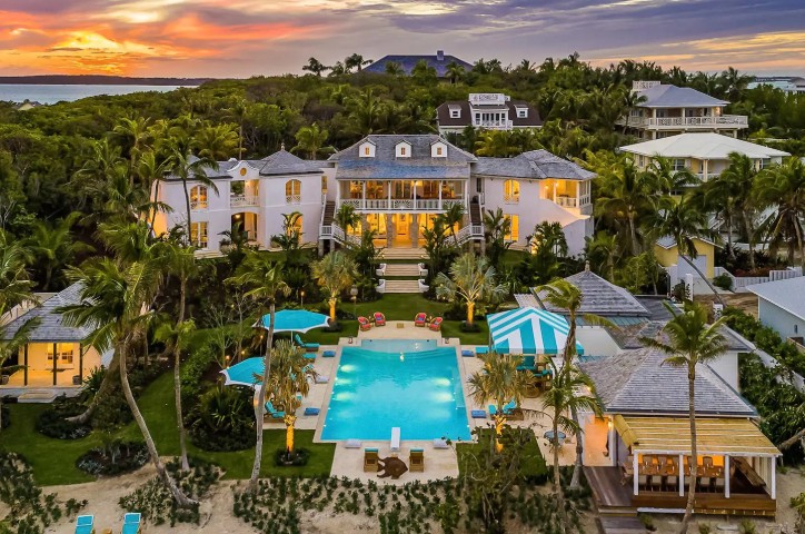 Kylie Jenner curte férias em mansão particular com diárias de R$ 45 mil (Foto: Divulgação)