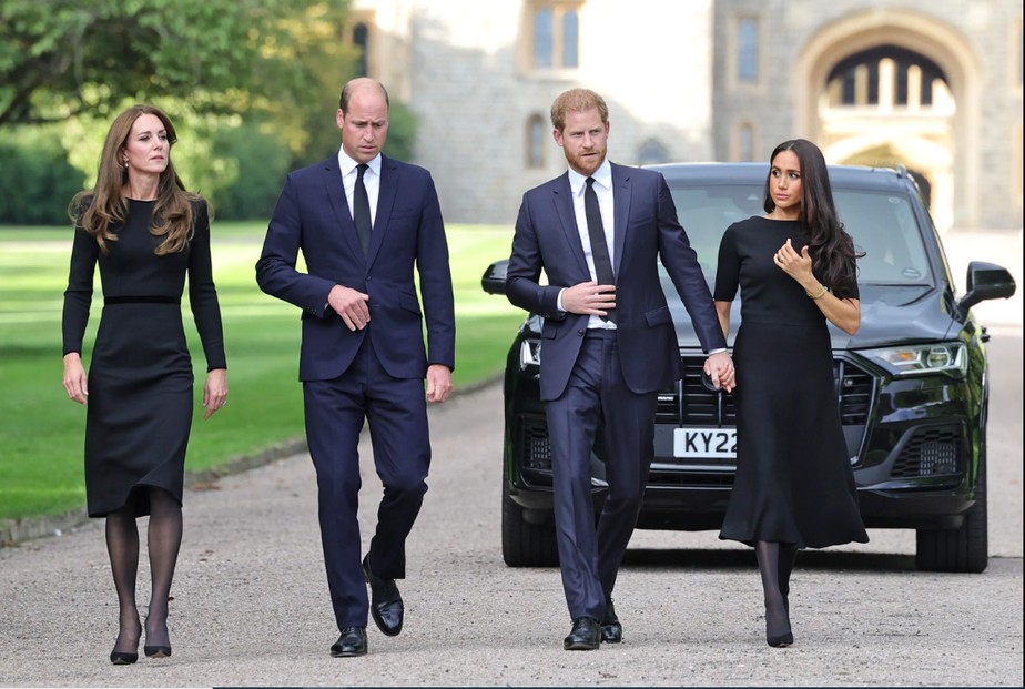 Kate Middleton, o príncipe William, o príncipe Harry e Meghan Markle