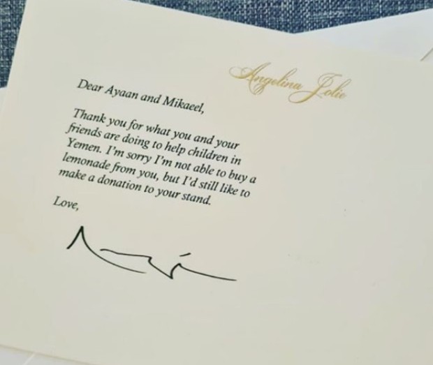 Bilhete enviado por Angelina Jolie (Foto: Reprodução/Instagram/lemonaidboys)