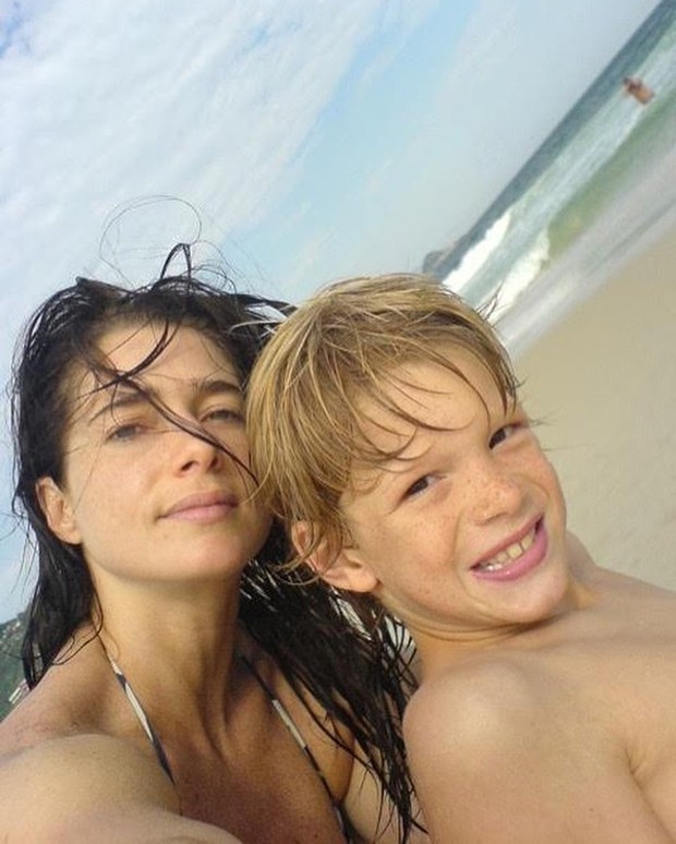 Letícia Spiller relembra clique antigo com o filho, Pedro Novaes (Foto: Reprodução / Instagram)