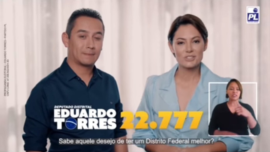 A primeira-dama na propaganda eleitoral de Eduardo Torres, seu irmão de consideração