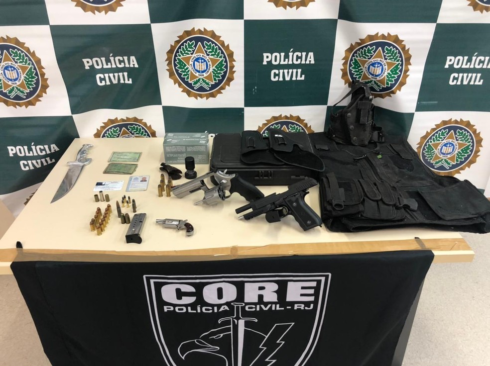 Policiais apreenderam armas de fogo com Leleco — Foto: Divulgação