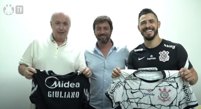 Quais as principais opções táticas que Giuliano oferece ao Corinthians ?