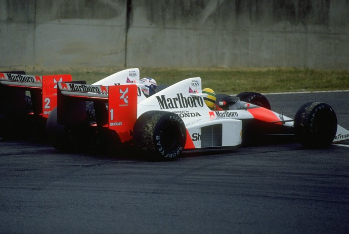 No auge da rivalidade, Senna e Prost se chocam no GP de Suzuka de 1989 (Foto: Getty Images)
