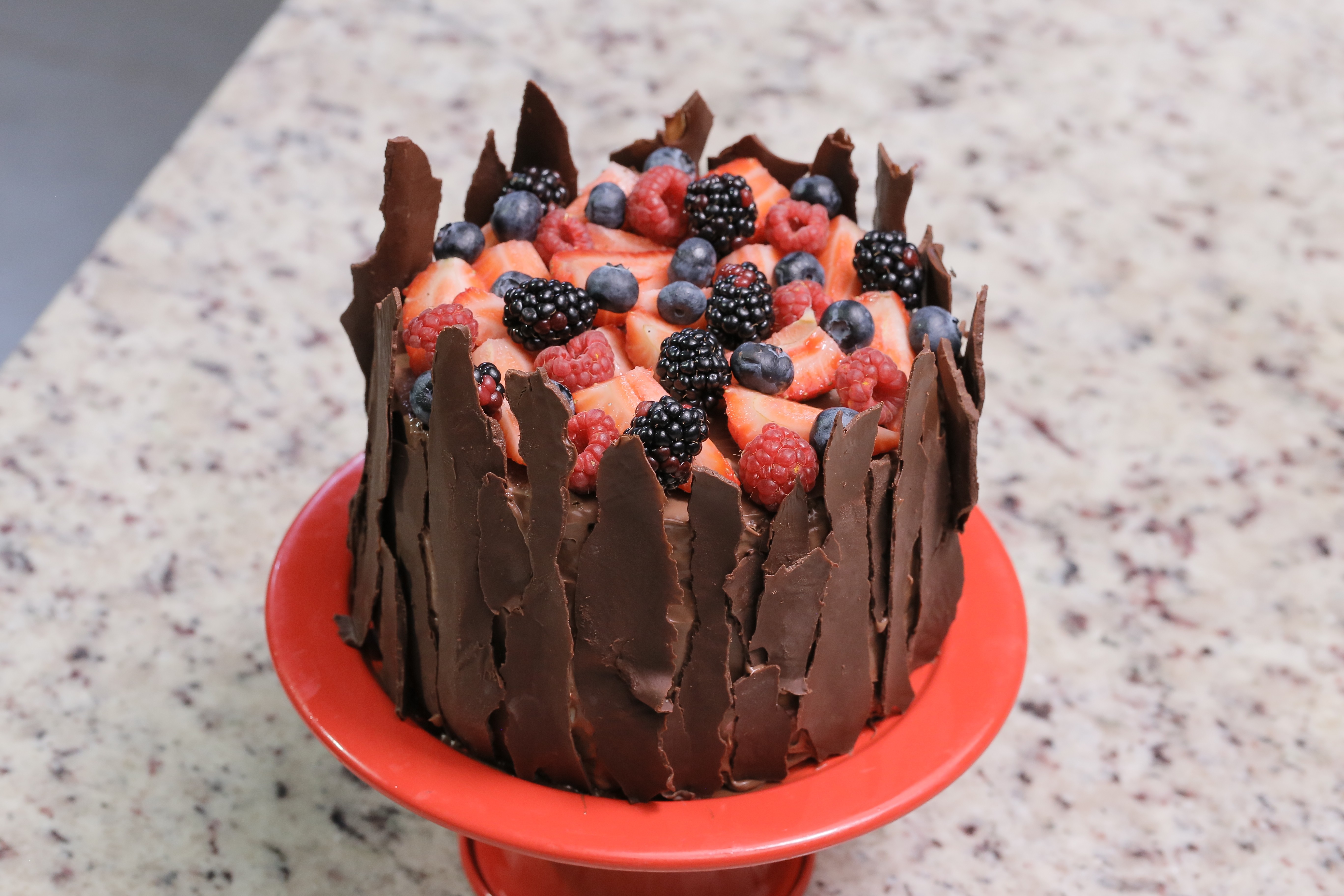 Que Seja Doce: bolo de frutas com ganache de chocolate branco (Foto: Divulgação)
