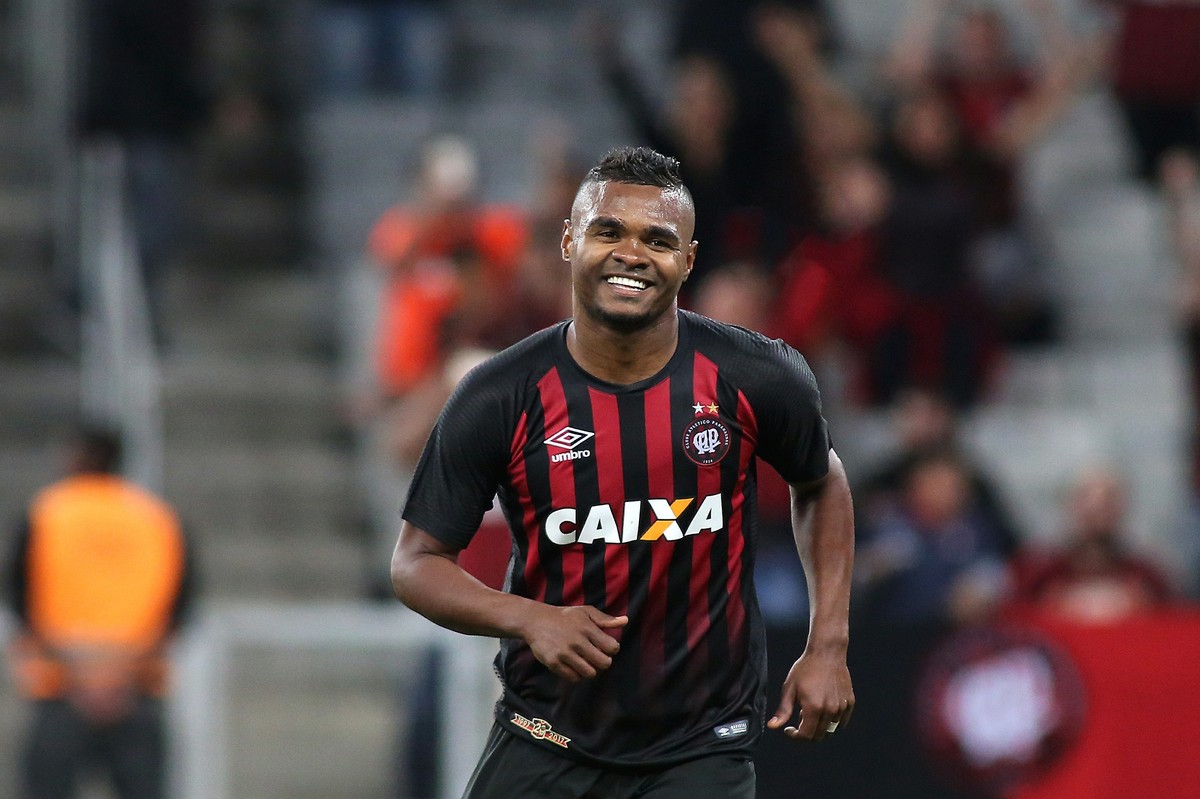 Quem é o melhor jogador do Atlético paranaense?