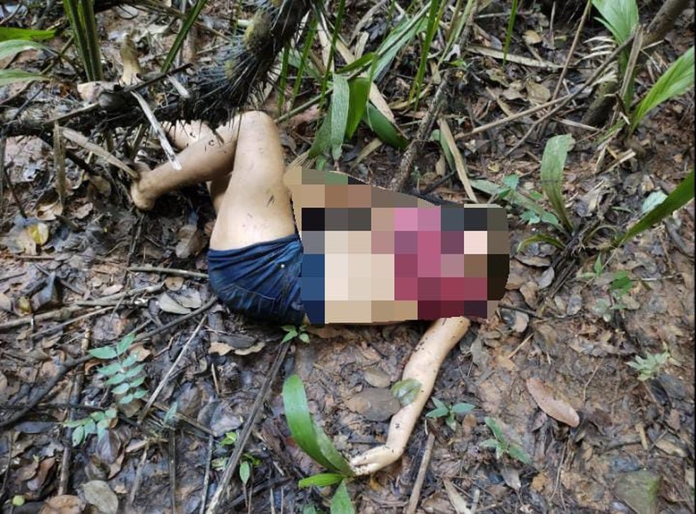 Corpo de Rita estava próximo à caminhonete da Coomflona — Foto: Polícia Civil