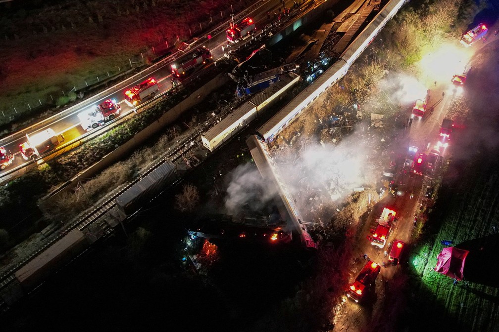O local do acidente, onde dois trens colidiram, é visto perto da cidade de Larissa, na Grécia, em 1º de março de 2023. — Foto: REUTERS/Giannis Floulis