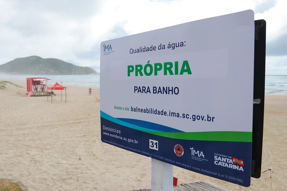 Novas placas de balneabilidade em Santa Catarina. — Foto: Cristiano Estrela/Secom