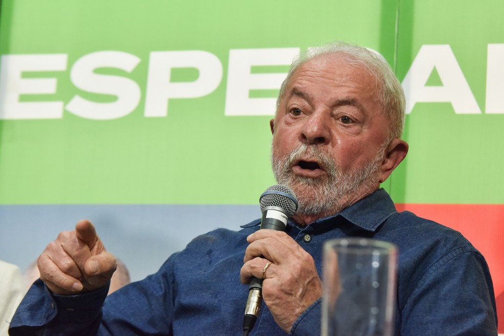  O ex presidente Luiz Inácio Lula da Silva, (PT) candidato à Presidência pela Coligação Brasil da Esperança, (PT, PV, PC do B, PSOL, REDE, PSB, Solidariedade, Avante e Agir) e a ex-ministra do Meio Ambiente, Marina Silva, concedem entrevista coletiva nesta segunda feira, (12) em São Paulo. — Foto: ROBERTO CASIMIRO/FOTOARENA/ESTADÃO CONTEÚDO