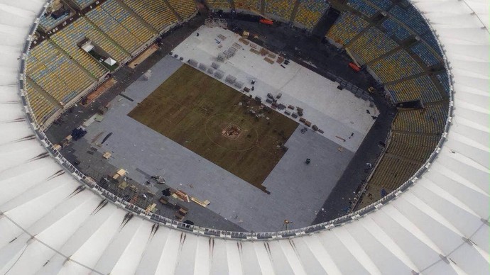 Buraco no gramado do Maracanã surpreende; Campo fica pronto dia 16