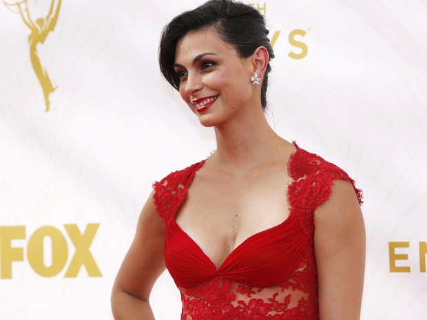 Morena Baccarin chega ao 67º Primetime Emmy Awards neste domingo (20), em Los Angeles (Foto: REUTERS/Mario Anzuoni)
