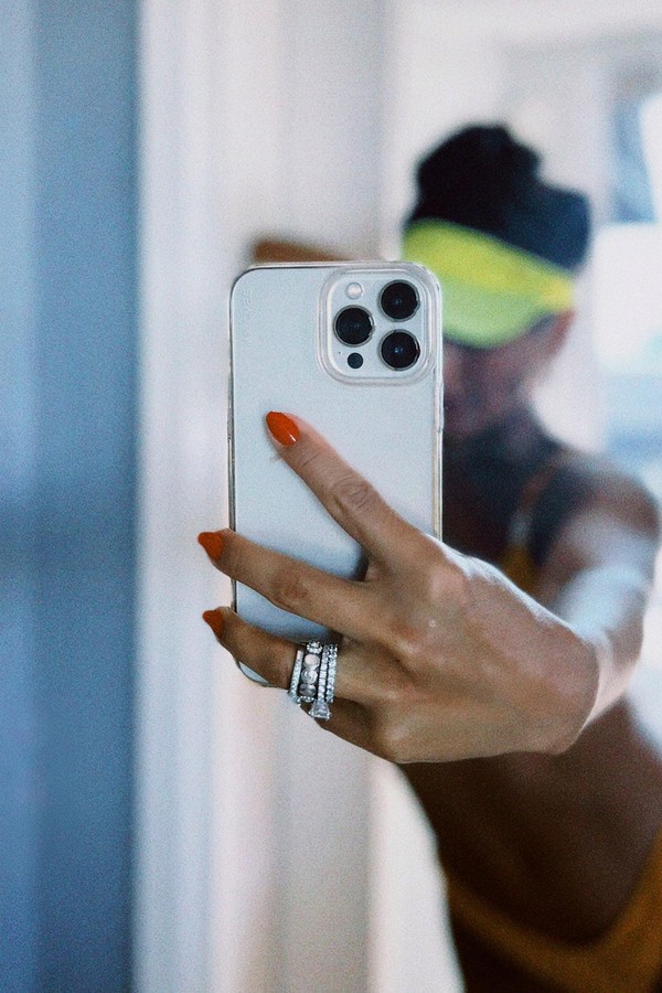 Carol Peixinho posa em frente ao espelho de biquíni (Foto: Instagram/Reprodução)