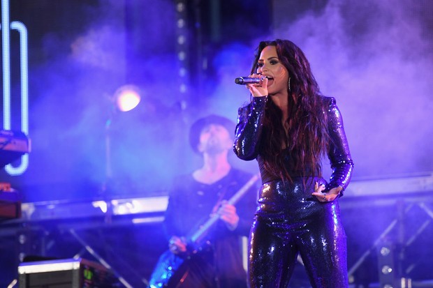 MIAMI BEACH, FL - DECEMBER 31:  Demi Lovato performs onstage at Fontainebleau Miami Beach on December 31, 2017 in Miami Beach, Florida.  (Photo by Rodrigo Varela/Getty Images for Fontainebleau Miami Beach) (Foto: Getty Images for Fontainebleau M)