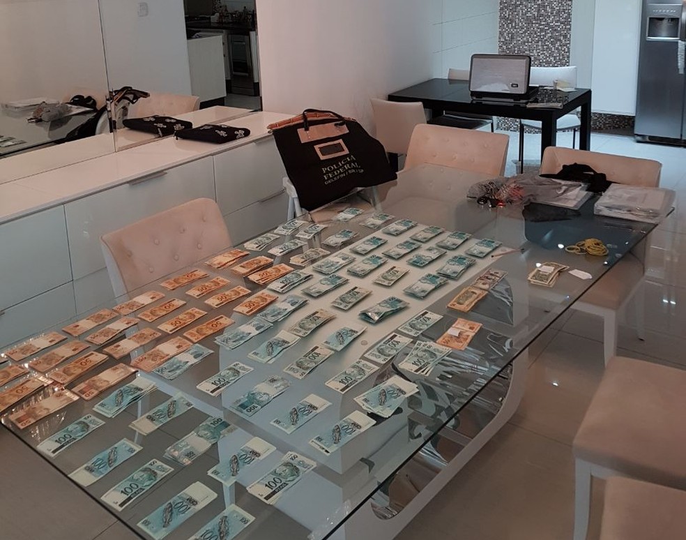 Dinheiro apreendido no apartamento de Duciomar Costa, em São Paulo (Foto: CGU)