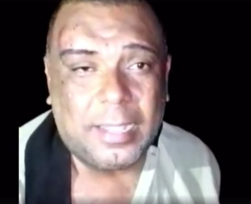 Vídeo mostra mototaxista, identificado como Reinaldo, foi torturado e decapitado (Foto: Reprodução)