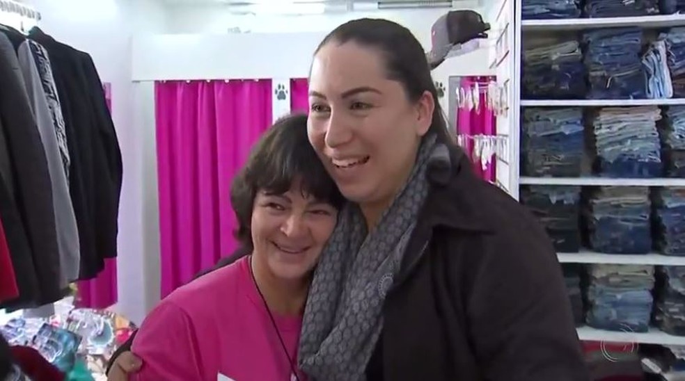 Diarista encontrou boleto e dinheiro na rua e pagou conta de moradora de Araçatuba (SP) (Foto: Reprodução/TV TEM)