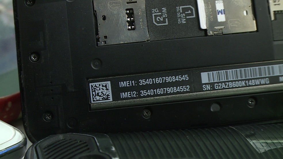 No caso de aparelhos com mais de um chip, celular pode ter dois números de IMEI (Foto: Reprodução/TV Globo)