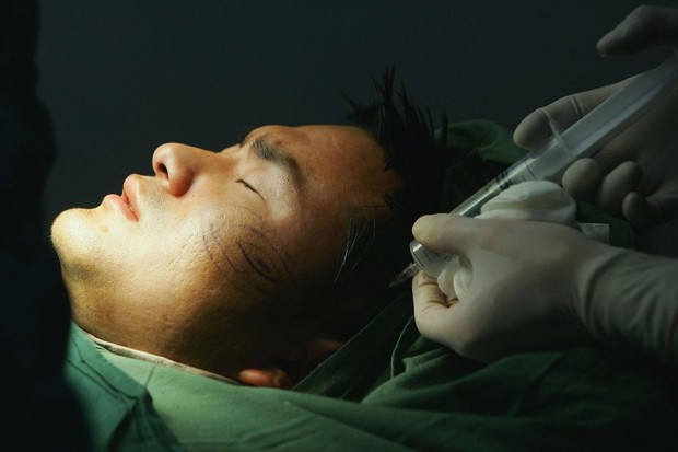 Cirurgia plástica em homens (Foto: Getty Images)