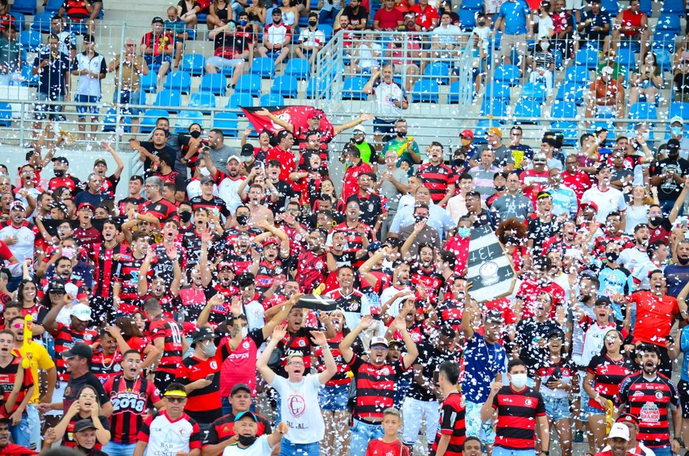 Torcida Campinense no Clássico dos Maiorais — Foto: Estefinho Francelino