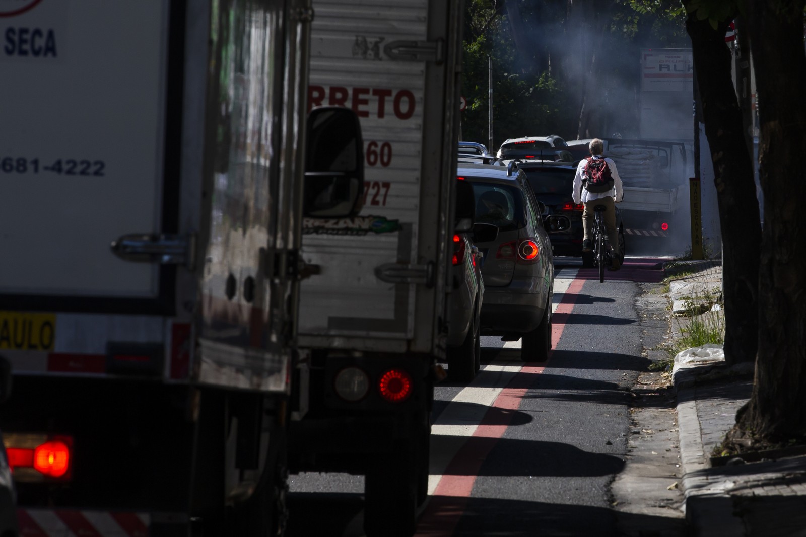 Aperto para ciclistas na Av. Rebolsas — Foto: Edilson Dantas