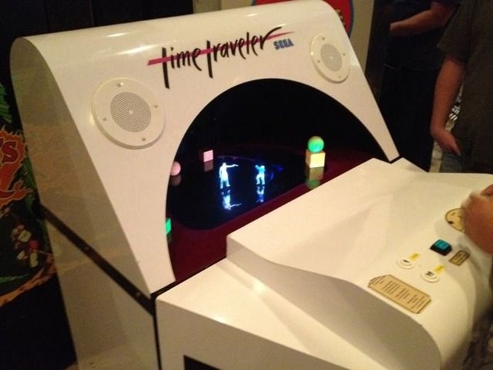 A cabine de Time Traveller parecia uma máquina de lavar roupa, mas com tecnologia de ponta (Foto: Reprodução / gamesyouloved.com)