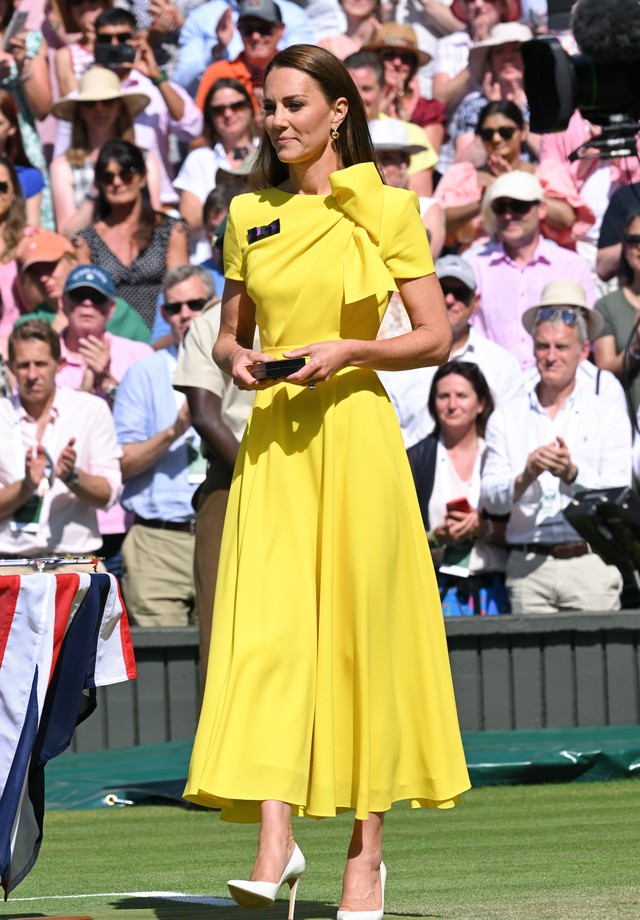 LONDON, ENGLAND - JULY 09: Catherine, Duchess of Cambridge attends the Women's Singles Final at the Wimbledon Women's Singles Final at All England Lawn Tennis and Croquet Club on July 09, 2022 in London, England. (Photo by Karwai Tang/WireImage) (Foto: WireImage)