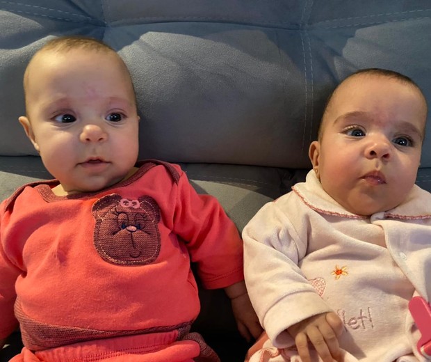As pequenas Nicoly e Julia, hoje com quase seis meses de idade (Foto: Arquivo Pessoal/Joyce Massaro)