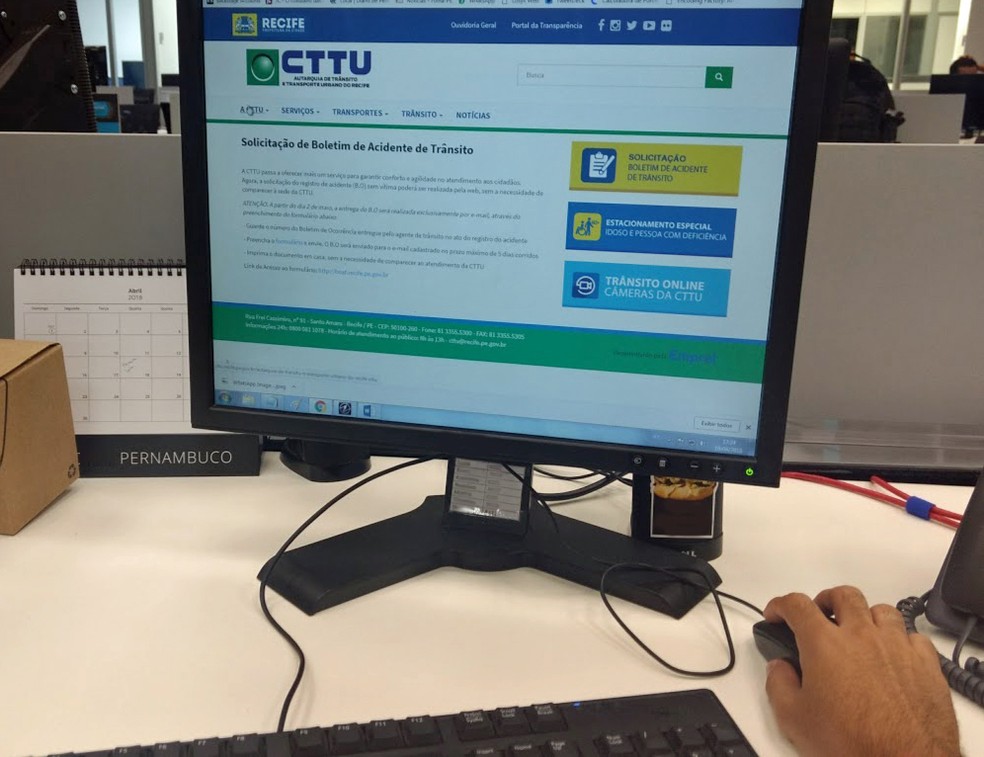 Motoristas podem emitir boletim de ocorrÃªncia no site da CTTU (Foto: Pedro Alves/G1)