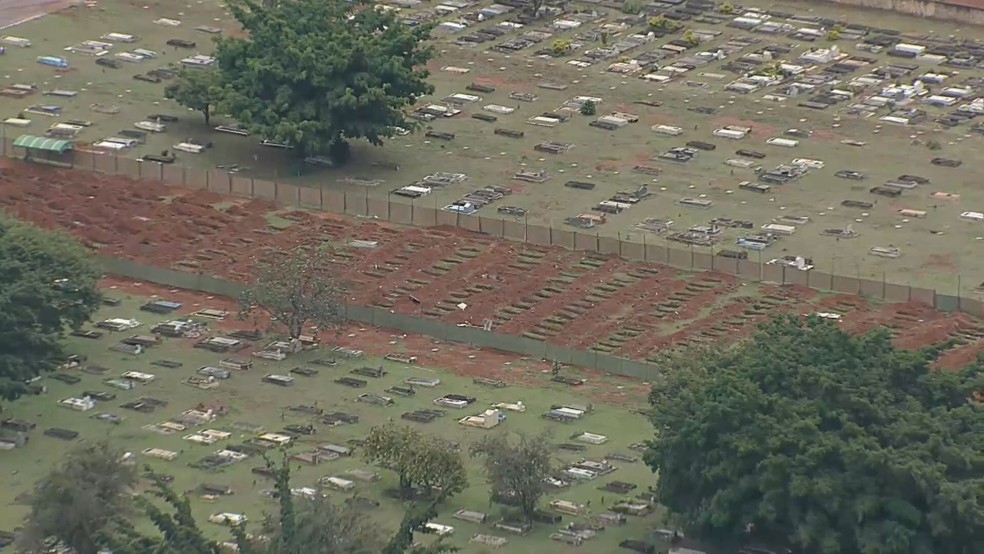 Cemitério de Taguatinga abre espaço para novas sepulturas — Foto: TV Globo/Reprodução