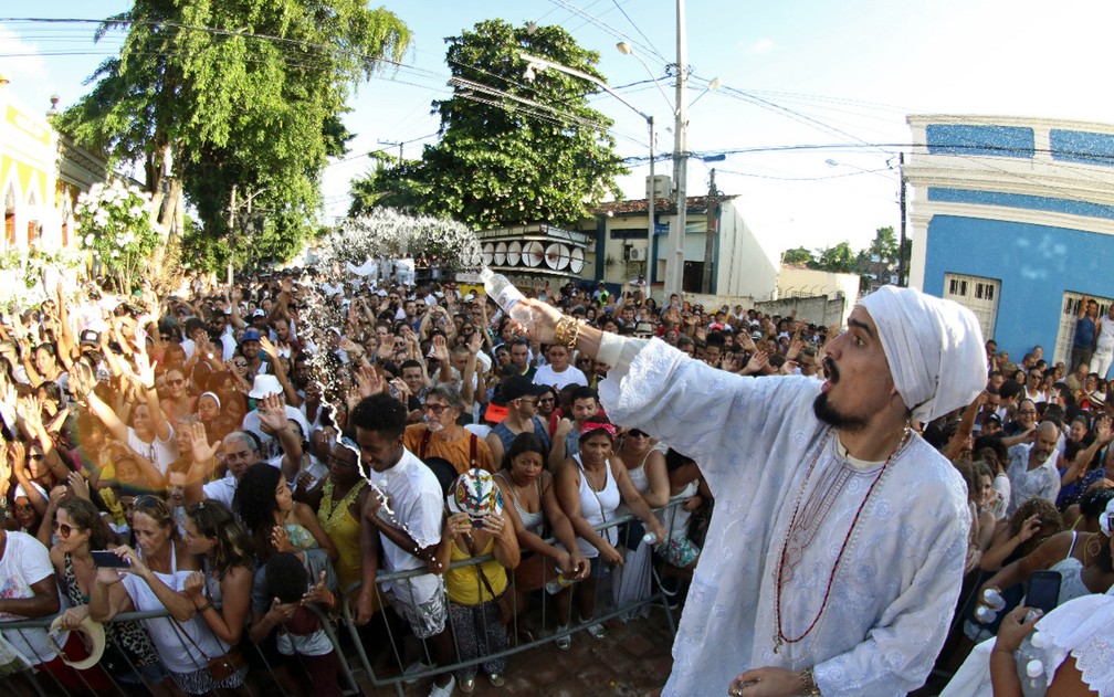 Águas de Oxalá abrem carnaval em Olinda — Foto: Marlon Costa/Pernambuco Press