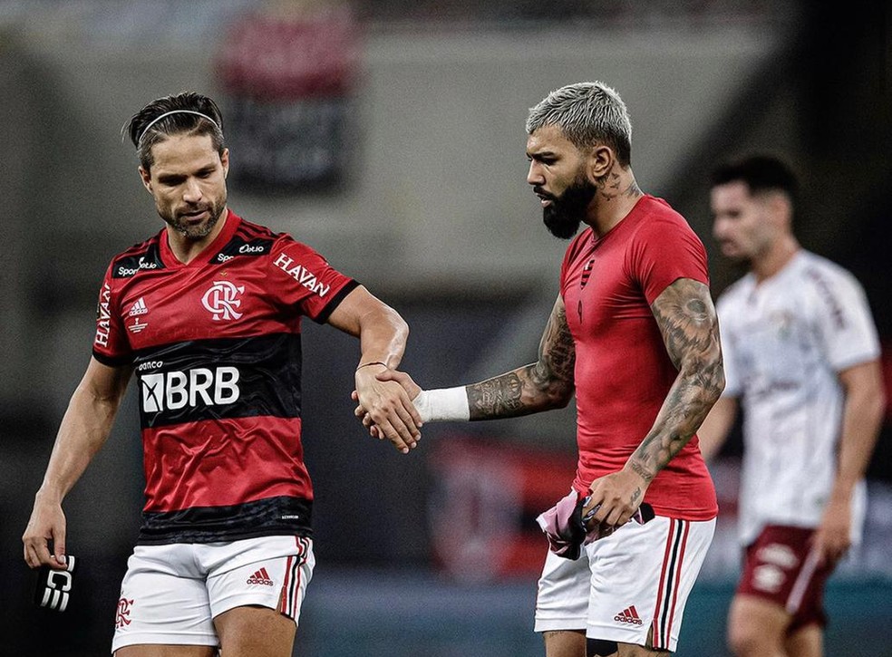 Diego e Gabriel na saída para o intervalo no Fla-Flu — Foto: André Mourão / Foto FC