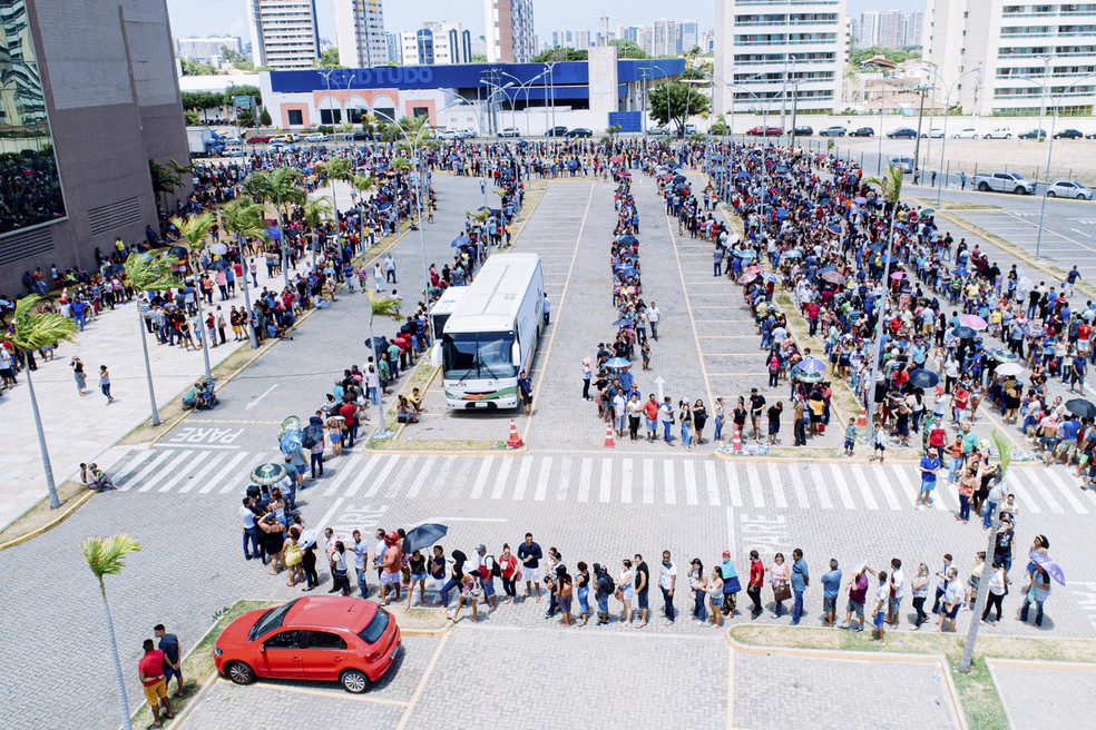 Eleitores formam fila desde a madrugada para cadastro biométrico em mutirão  de Fortaleza | Ceará | G1